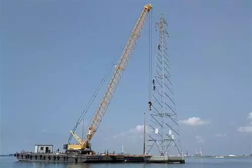 Rimozione di conduttori e tralicci nella Laguna di Venezia