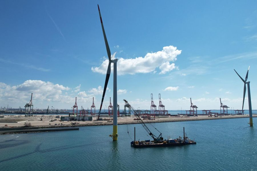 Installazione cavi sottomarini per parco eolico off-shore a Taranto
