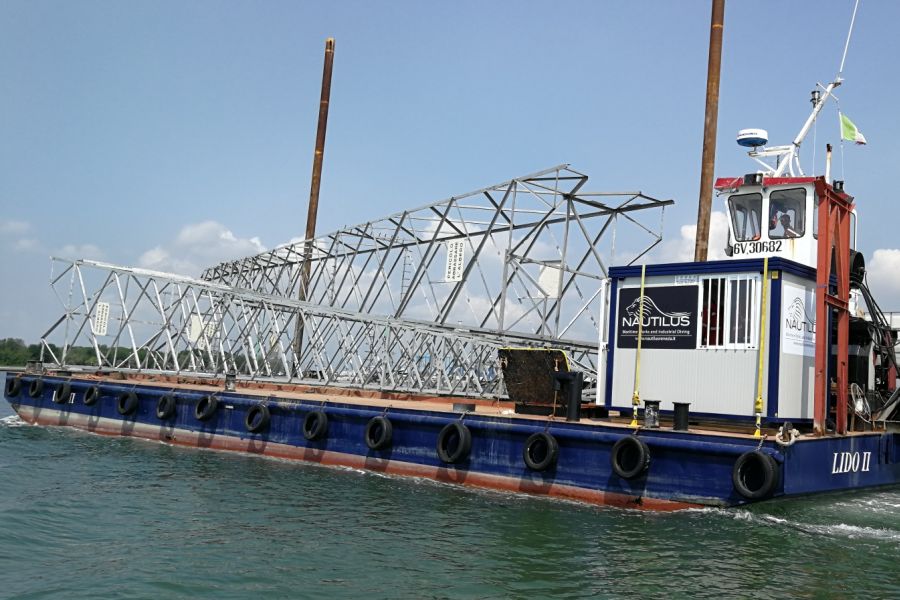 Rimozione di conduttori e tralicci nella Laguna di Venezia
